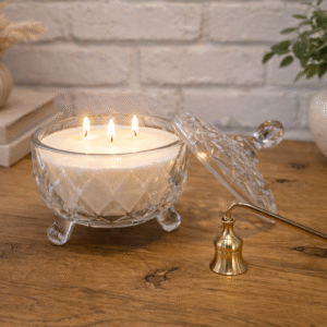 נר גדול בכלי זכוכית