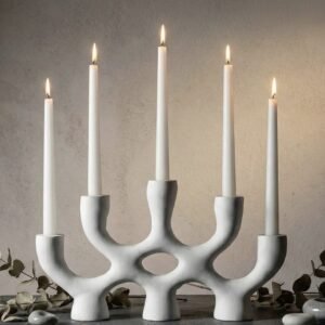 פמוט אלומיניום מעוצב לבן